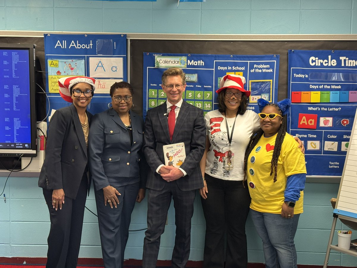 egmackey's tweet photo. What a great start to the week — #ALBOE Member Tonya Chestnut, Deputy State Superintendent Angela Martin, and I, along with @MPSAL Superintendent Byrd and other district officials, were at Chisholm Elementary this morning for Read Across America week📚 https://t.co/lF66scsgxk