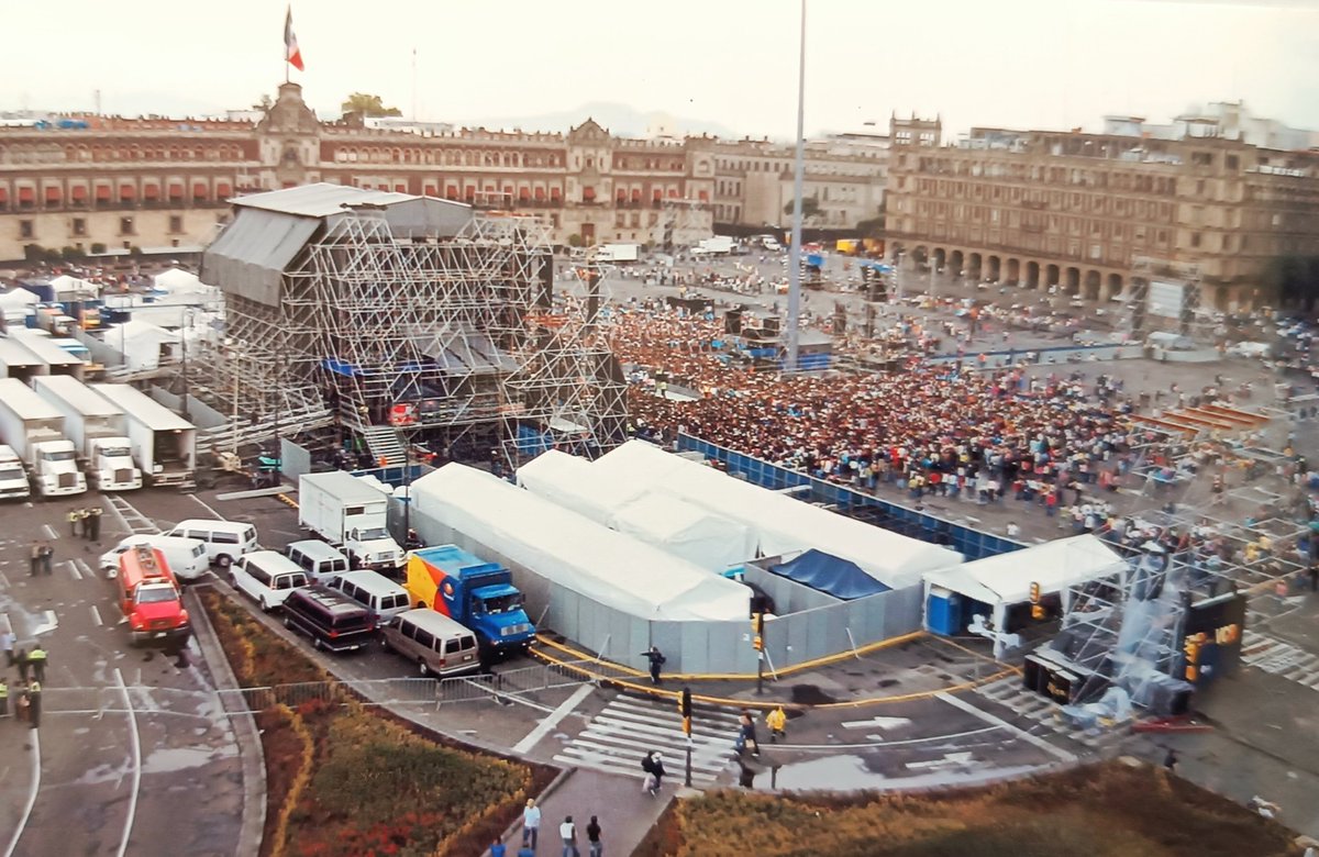 ramlar_'s tweet photo. @lopezdoriga Un recuerdo del 2007. Se pueden apreciar las camionetas en las que se transporta con su equipo. No mmr. https://t.co/PJ0CgXQUGs