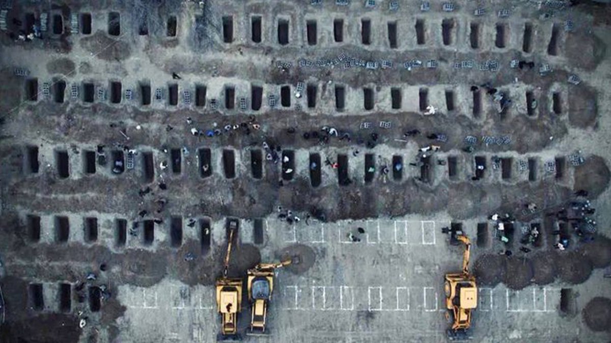 BirGun_Gazetesi's tweet photo. ABD ve İsrail'in okul saldırısının fotoğrafı: 160'tan fazla çocuğun mezarı böyle görüntülendi
https://t.co/jNBnaHJIJg https://t.co/t8WKKiJoWy