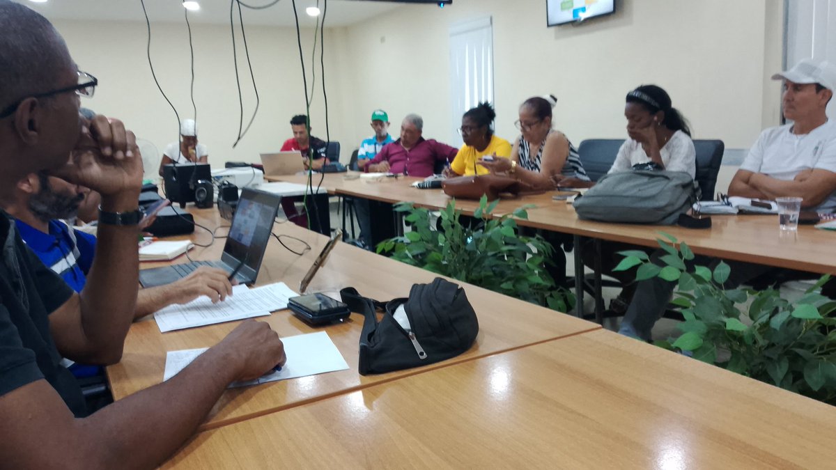blanco_yan72's tweet photo. Vice primer Ministro encuentro para el desarrollo municipal en La Lisa. #VamosPorMas https://t.co/NhUfSLqP2a