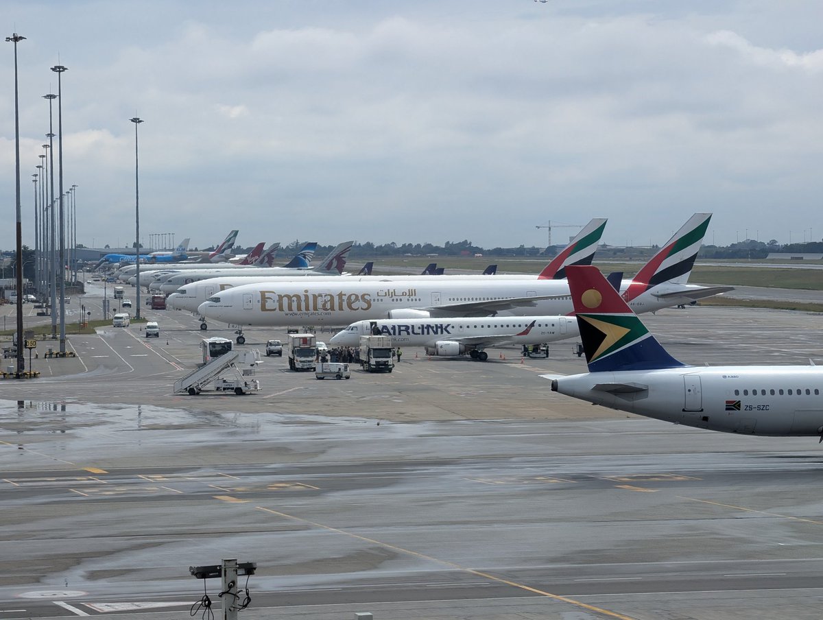 Lots of Emirates and Qatar planes stuck in JNB Johannesburg unable to fly to Dubai and Doha due to ongoing situation