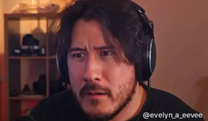 Late night was freeing some space in my phone and spotted few pictures of me talking to my ex... Holy shit how diabolical I was back then...