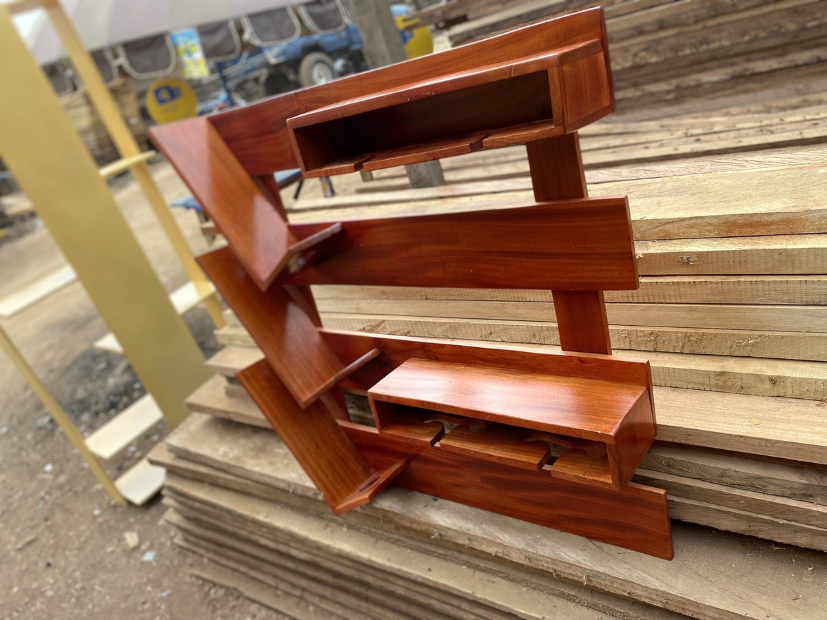 N_N_clovis's tweet photo. Frame 1,2,3 is me recreating frame 4
What do you think about it guys 
Pls make you number one confidence Doctor in wood

#wooddoctor
#237wooddoctor
#IBelieveInClo https://t.co/TbpbRmnk7o