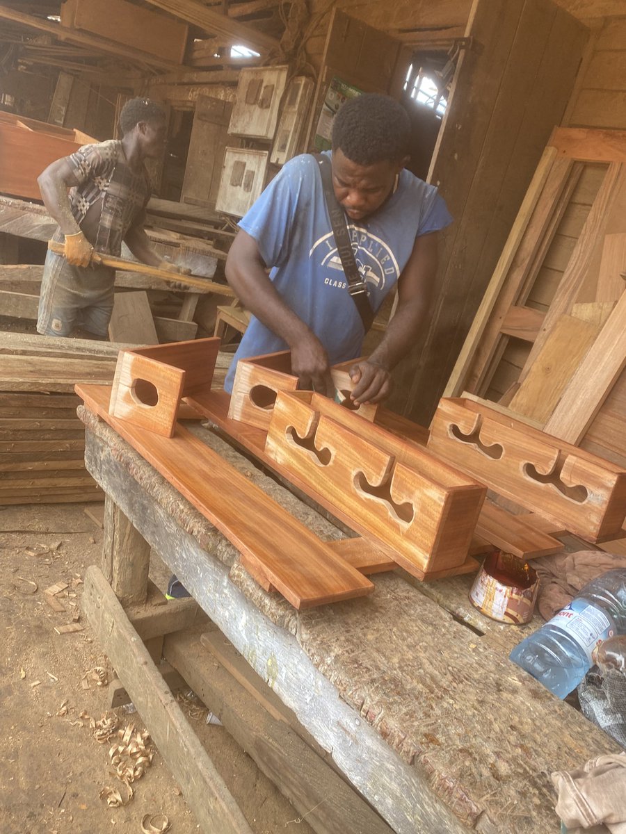 N_N_clovis's tweet photo. Frame 1,2,3 is me recreating frame 4
What do you think about it guys 
Pls make you number one confidence Doctor in wood

#wooddoctor
#237wooddoctor
#IBelieveInClo https://t.co/TbpbRmnk7o