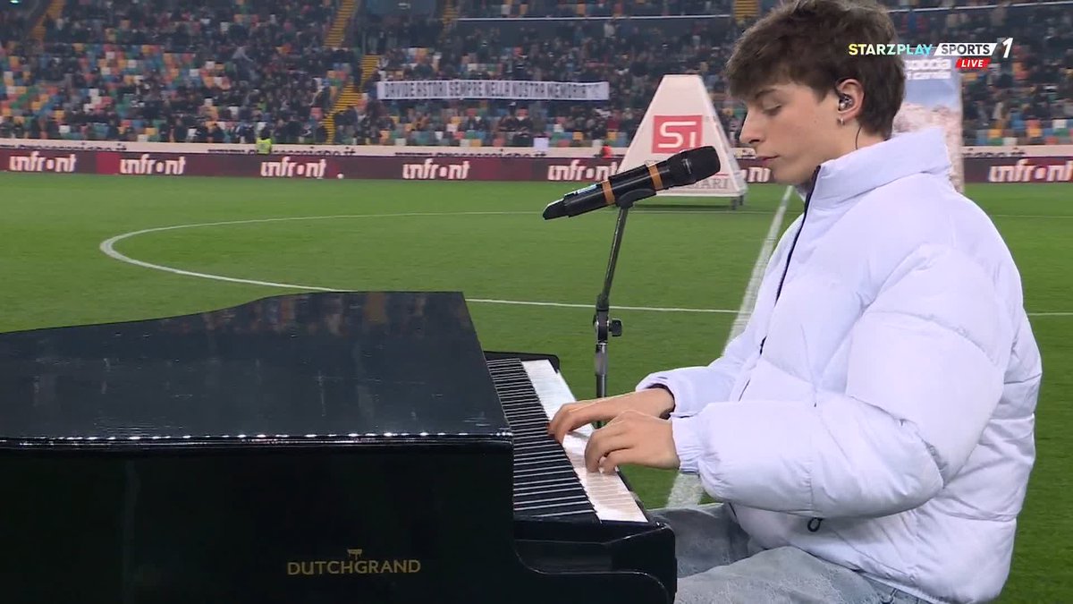 موقف رائع ولحظة وفاء تكريمًا لذكرى الراحل دافيدي أستوريلا لاعب فيرونتينا الراحل 