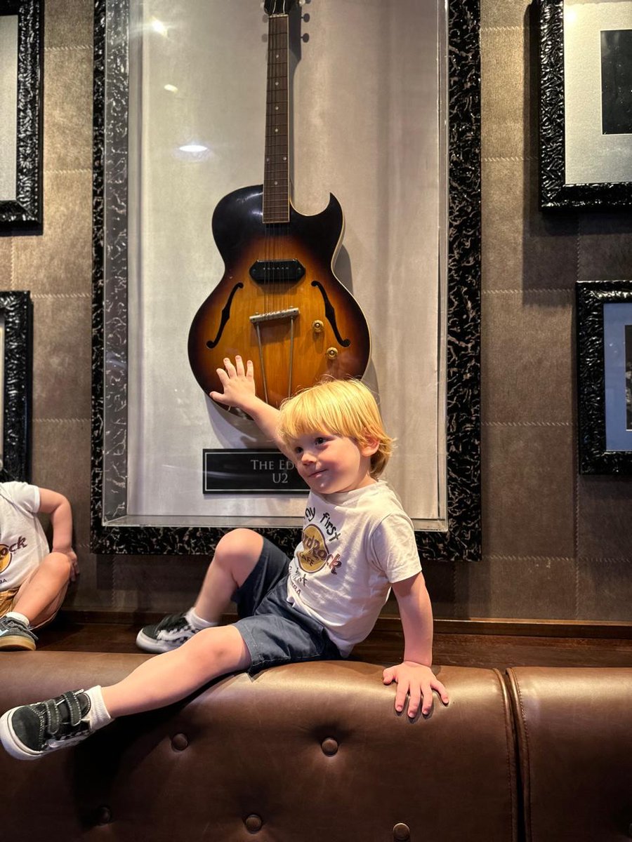 Hard Rock Cafe tweet media