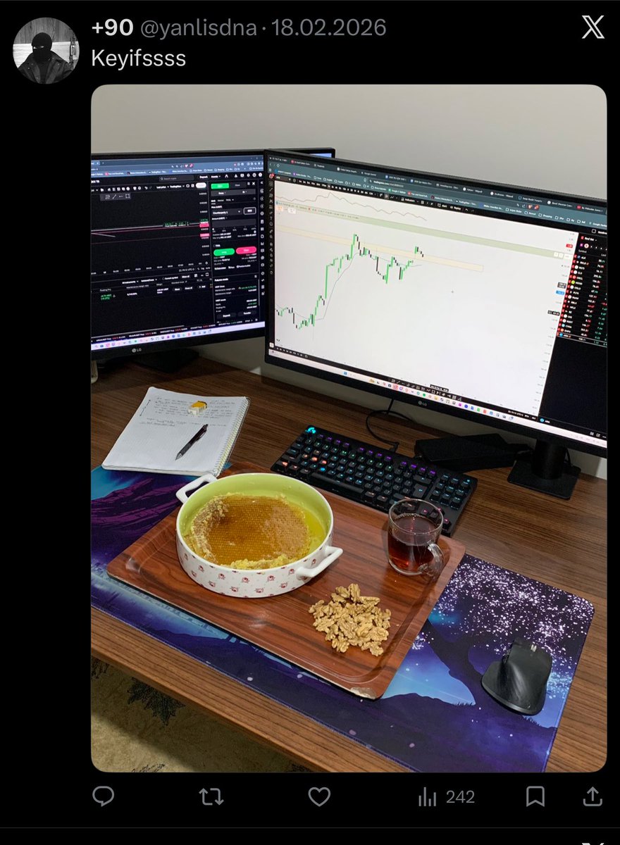 hirozaki2020's tweet photo. Fazla tevazunun sonu yer sofrasına setup kurup tencereden bal yiyen bir ayıdan akıl almaktır. Kavanozdan çay içiyor aq oğlu bana borsa öğretecek. https://t.co/39O4TujRnP
