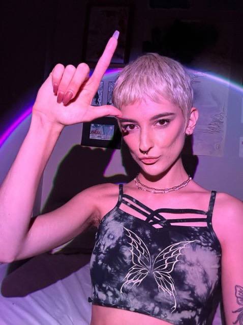 Submit4Bella's tweet photo. I’m making it easy for you to understand, since your brain is clearly as small as your bank account. The "L" on my forehead isn’t just a pose it’s your permanent label. You’re a loser, and you’re mine.
#findom #femdom #goddessworship #humiliation #paypig #loserdomme #texasfindom https://t.co/wuHg5VBYYd