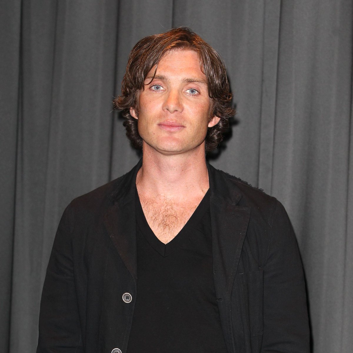 ComplexPop's tweet photo. Cillian Murphy at the ‘PEAKY BLINDERS’ premiere in 2013 vs. 2026. https://t.co/Rnn4PH886e