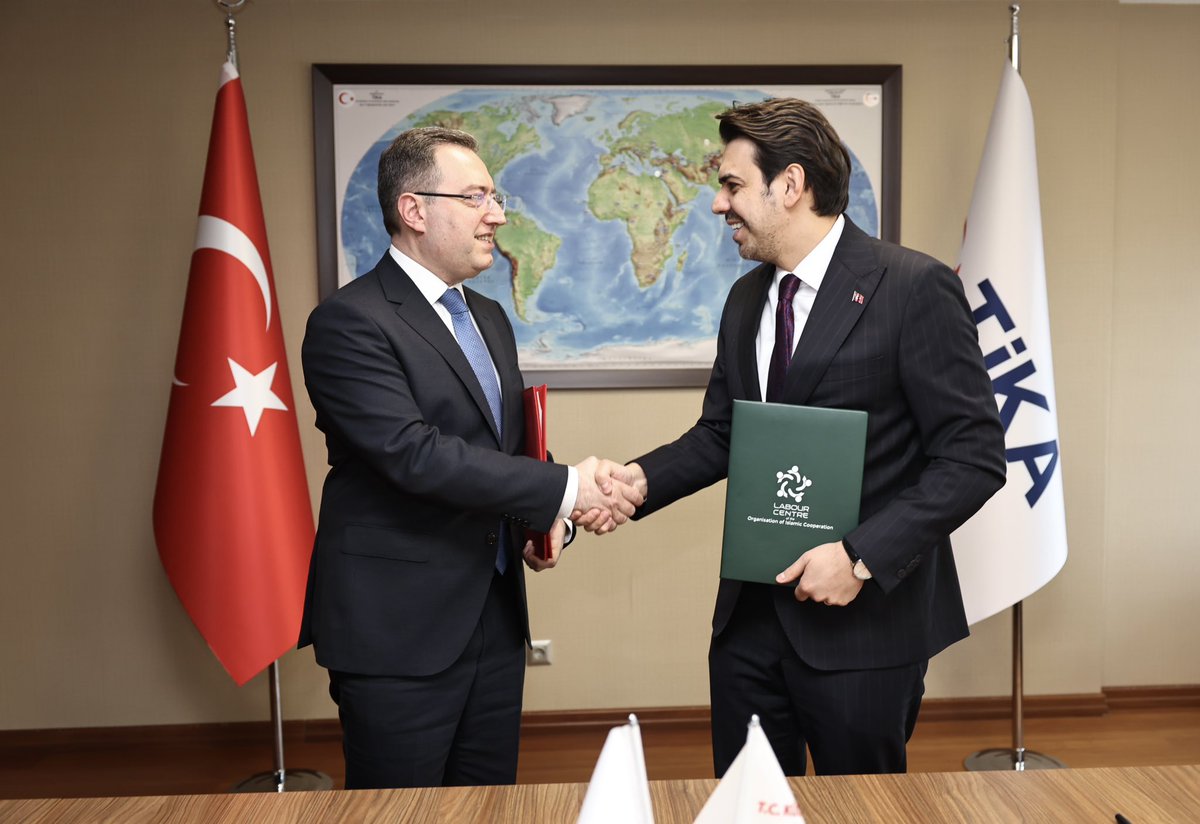 abdullah_eren's tweet photo. 🌍🫱🏼‍🫲🏽🇹🇷 TİKA’mız ve İslam İşbirliği Teşkilatı Çalışma Merkezi (OIC Labour Center) arasındaki iş birliğini güçlendiriyoruz!

İslam İşbirliği Teşkilatı Çalışma Merkezi (OIC Labour Center) Genel Direktörü Sayın Azar Bayramov ile imzaladığımız protokol, üye ülkelerde istihdam politikalarının desteklenmesi, iş güvenliğinin artırılması, mesleki eğitim kapasitesinin geliştirilmesi ve iş gücü piyasalarına yönelik kurumsal altyapının güçlendirilmesine yönelik önemli müşterek faaliyetleri kapsıyor.

Bu işbirliğiyle üye ülkelerde sürdürülebilir fırsatlar yaratmayı ve iş gücü piyasalarını güçlendirmeyi hedefliyoruz. Hayırlı ve uğurlu olsun!