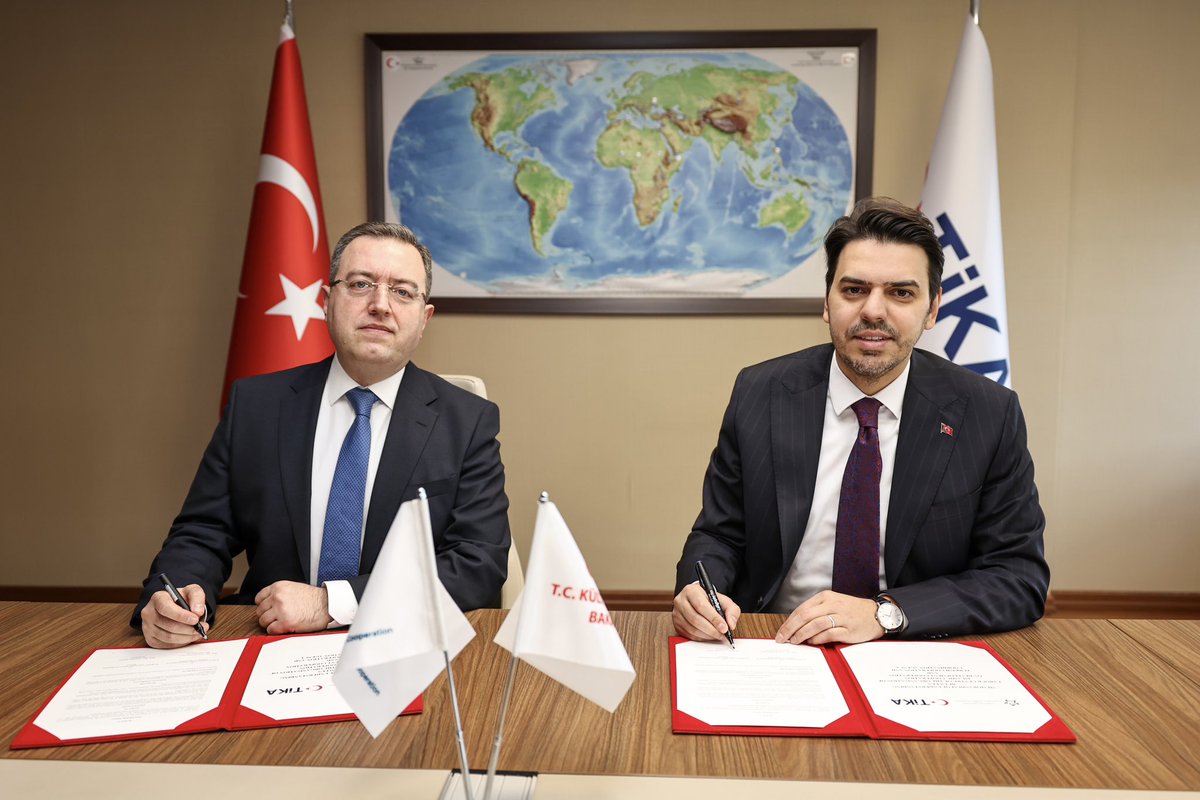 abdullah_eren's tweet photo. 🌍🫱🏼‍🫲🏽🇹🇷 TİKA’mız ve İslam İşbirliği Teşkilatı Çalışma Merkezi (OIC Labour Center) arasındaki iş birliğini güçlendiriyoruz!

İslam İşbirliği Teşkilatı Çalışma Merkezi (OIC Labour Center) Genel Direktörü Sayın Azar Bayramov ile imzaladığımız protokol, üye ülkelerde istihdam politikalarının desteklenmesi, iş güvenliğinin artırılması, mesleki eğitim kapasitesinin geliştirilmesi ve iş gücü piyasalarına yönelik kurumsal altyapının güçlendirilmesine yönelik önemli müşterek faaliyetleri kapsıyor.

Bu işbirliğiyle üye ülkelerde sürdürülebilir fırsatlar yaratmayı ve iş gücü piyasalarını güçlendirmeyi hedefliyoruz. Hayırlı ve uğurlu olsun!
