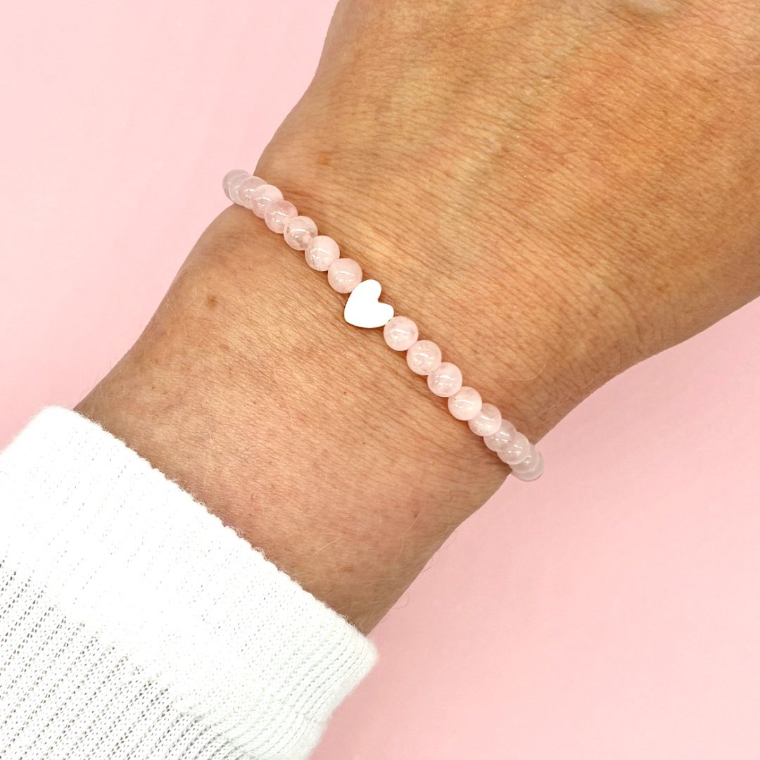 madebyjaneB's tweet image. In the post today, dainty rose quartz beaded stretch bracelet, with a tiny pearl love heart 💗

etsy.com/shop/madebyjan…

#TheCraftersUK #shopindie #beadedbracelet #gemstone #handmadejewelry #giftsforher #MothersDay #birthdaygift #anniversary #EtsyFinds