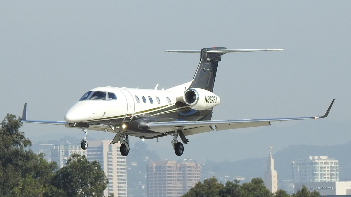 veryboeing's tweet photo. Flexjet Embraer Phenom 300 #E55P KSMO https://t.co/xsa5JW9Qjm