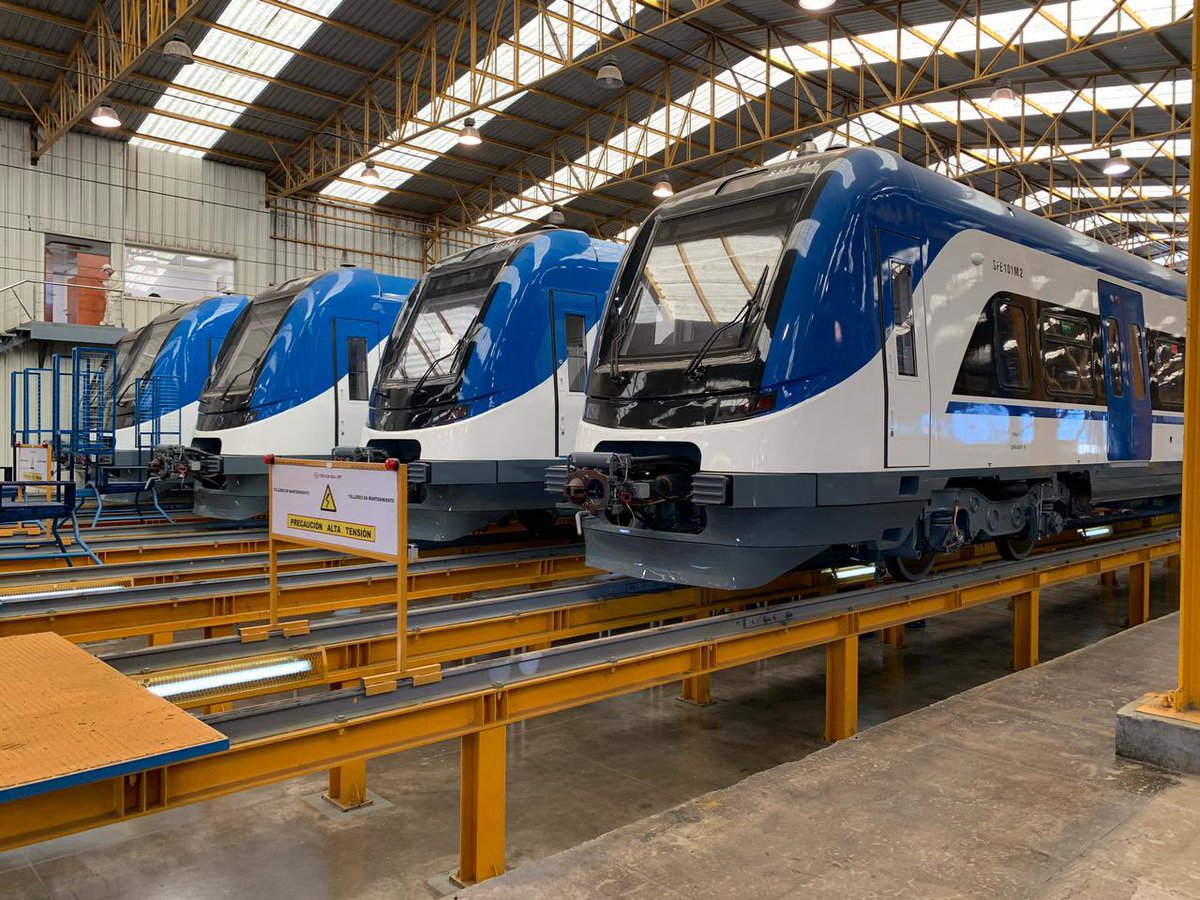 RLA <a href="/rlopezaliaga1/">Rafael López Aliaga</a> dice que evitó que sus trenes chatarras se fueran a Chile, mientras tanto los trenes que llegaron a Chile.