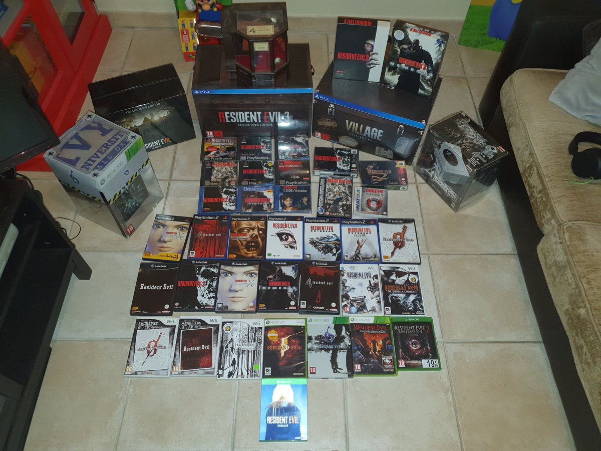 Pour les "connaisseurs" et "spécialistes" de resident evil qui ont découvert la licence mais avec les remakes voila ma collection #ResidentEvil 
Je pose ca la... depuis la photo jai bien évidemment acquis les jeux qui sont sortis apres 😘😘😘