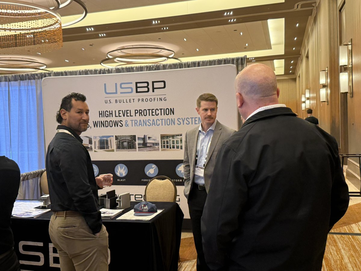 usbpprotects's tweet photo. Get your blinkers on, because the National Glass Association's #BEC Conference is happening right now in Louisville, KY. This is crowned as THE educational and networking event of the year for glaziers!

#BEC #glass #glazing #getyourglasson #securityglass https://t.co/WE4Ru34a1r