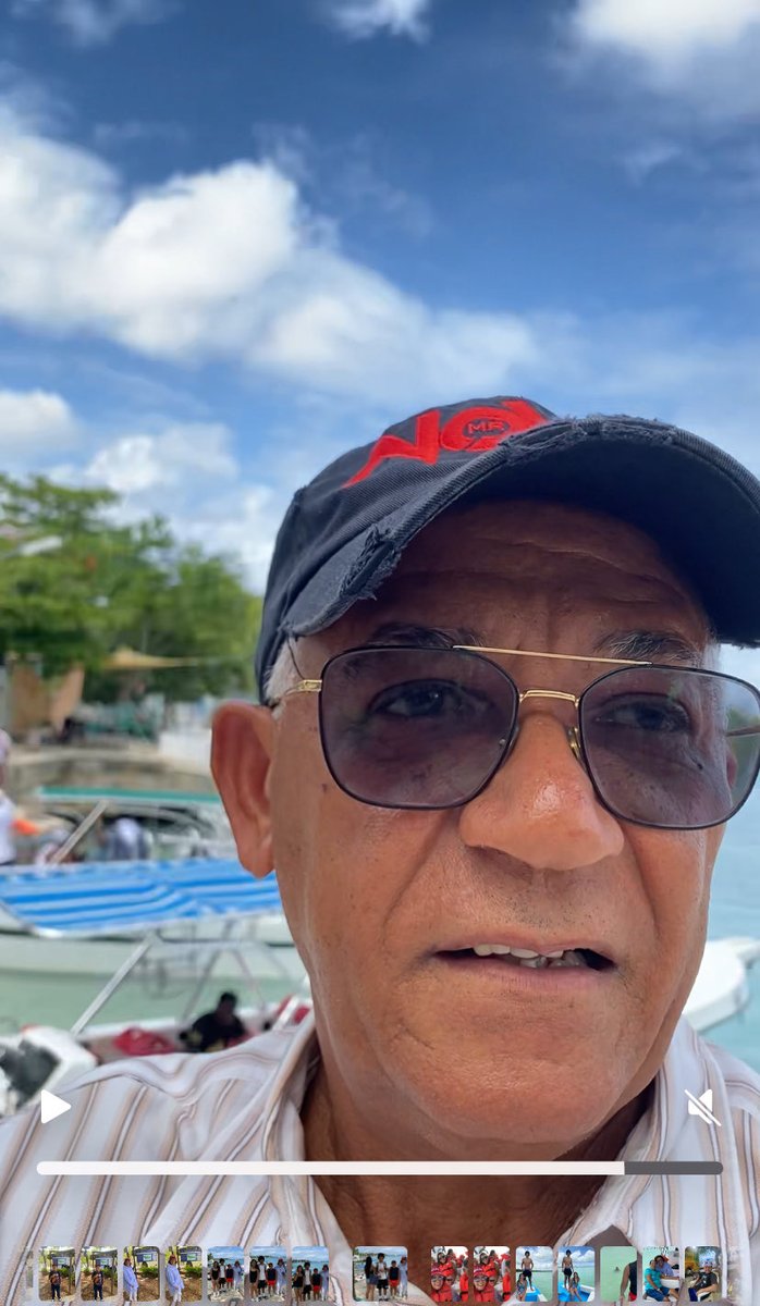 NicandroFerrei2's tweet photo. Desde mi montaña, los símbolos d un pueblo - que con SANGRE, tortura y luchas permanentes. De los restauradores patrios, Ni se tapan ni se esconden. El presidente Luis Abinader parece q sintió vergüenza al exhibir la BANDA PRESIDENCIAL. la uso por debajo del trajes iiiLa tapó!!!! https://t.co/7T0YyQkiqq