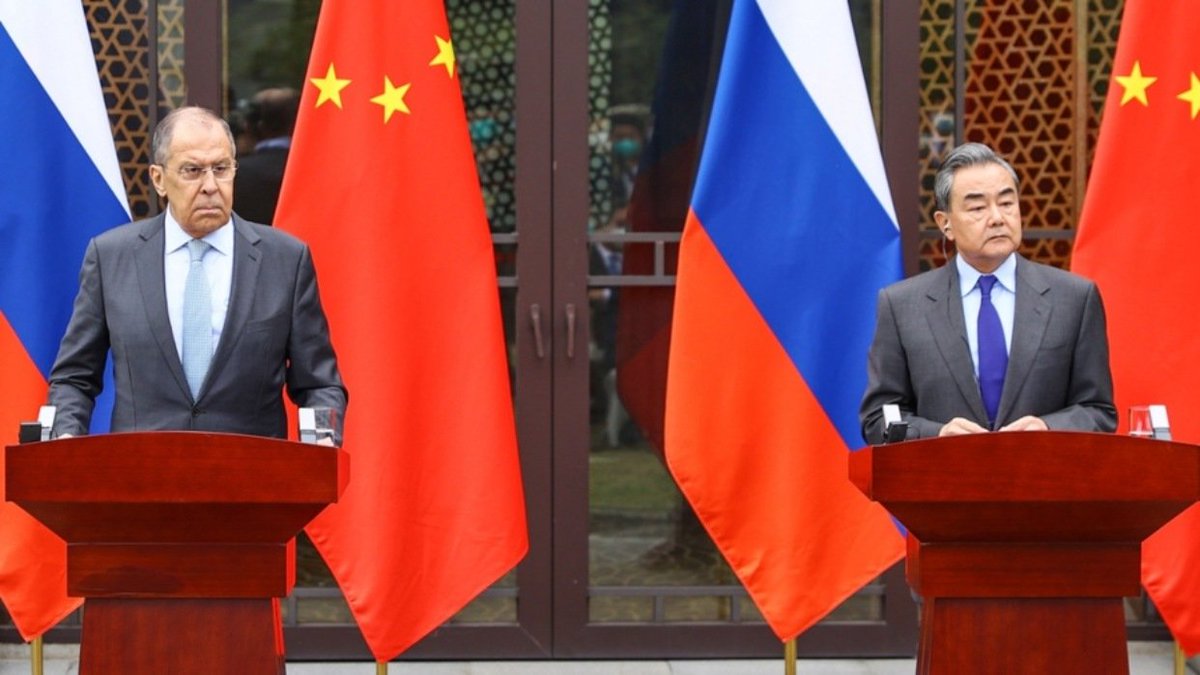 NavasYanei's tweet photo. ¡BASTA DE AGRESIONES! RUSIA Y CHINA DICEN: "INACEPTABLE" 🌍⚖️
​Los gigantes euroasiáticos condenan los ataques de EE. UU. e Israel contra Irán. 🇷🇺🇨🇳 Venezuela se suma al clamor por la paz: ¡El respeto a la soberanía no es negociable! 🇻🇪🤝
#Iran #Israel #news https://t.co/wxWpkweCDE