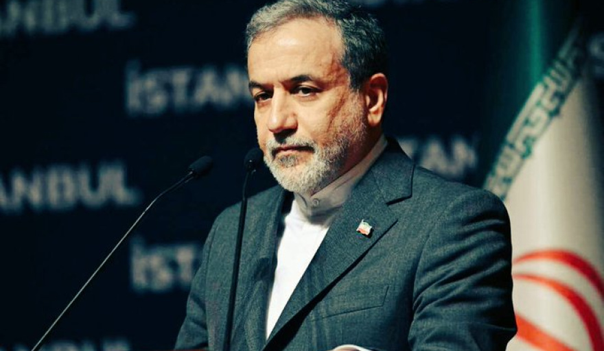 🚨🇮🇷 🇺🇸 Iran's FM Aragchi:

"These are graves being dug for more than 160 innocent young girls who were killed in the U.S.-Israeli bombing of a primary school. 

Their bodies were torn to shreds.

This is how 'rescue' promised by Mr. Trump looks in reality.From Gaza to Minab,