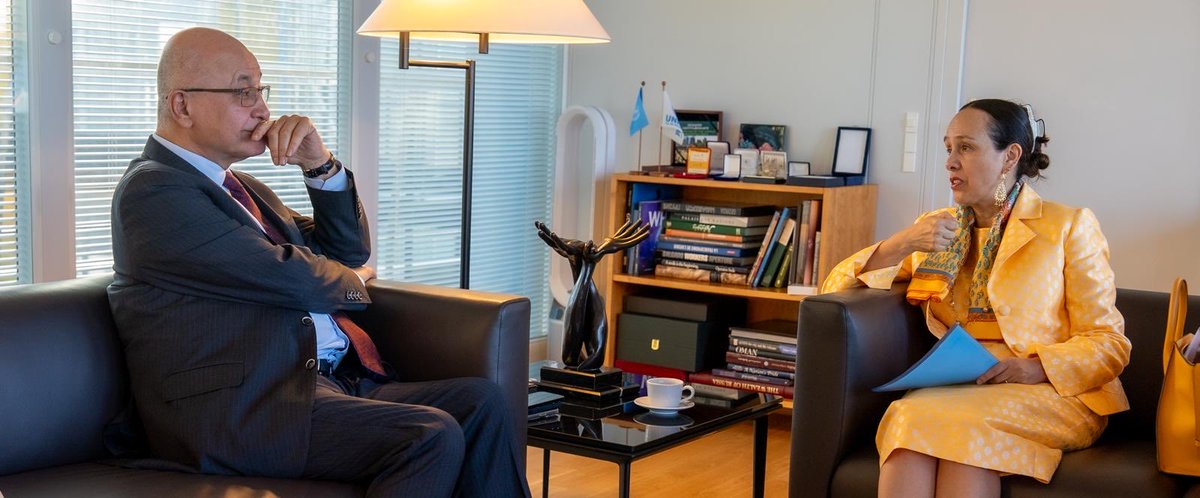 MisionMexOI's tweet image. La Emb @FranciscaE_ME sostuvo un encuentro con el Alto Comisionado @BarhamSalih, conversaron sobre el trabajo de #UNHCR en 🇲🇽, la importancia del fortalecimiento de la coordinación entre agencias, y de mantener un diálogo con los Estados en materia de gobernanza y presupuesto.