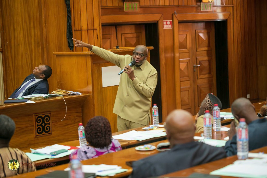 p_attigah's tweet photo. Dr Randy Abbey, Chief Executive of the Ghana Cocoa Board, together with top management, engaged the Council of State to deliberate on key policies and strategic reforms to secure the long-term sustainability of Ghana’s cocoa sector. #CocoaReforms https://t.co/bRaanpfCvY