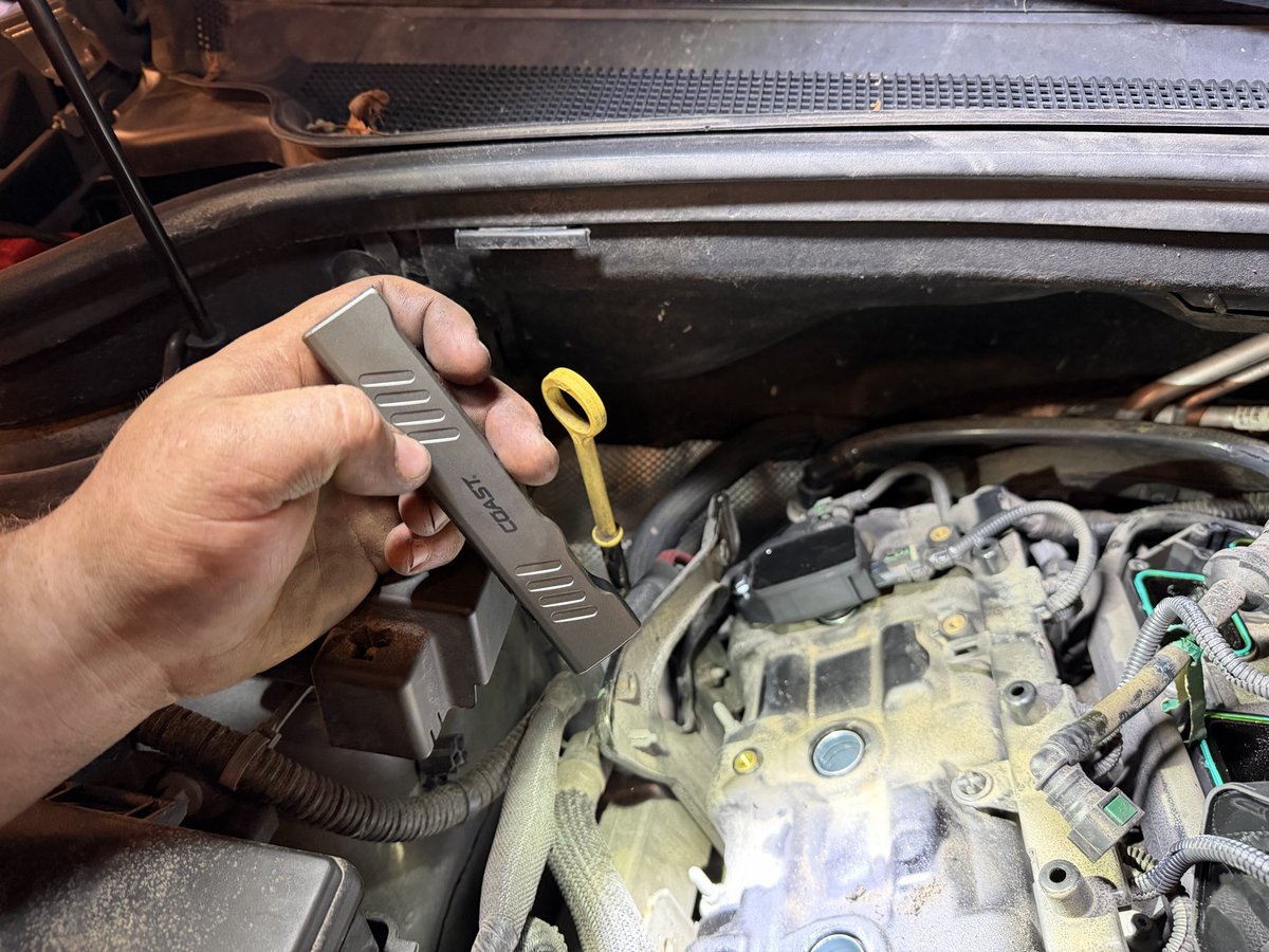 Review on the @costportland “Slayer” is up on Mud Lake Ranch YouTube Channel.  First day carrying this and it came in clutch when changing spark plugs and coils on the Durango yesterday.  Dropped a bolt in the engine bay that didn’t hit the floor. #Mechanic #NotaMechanic