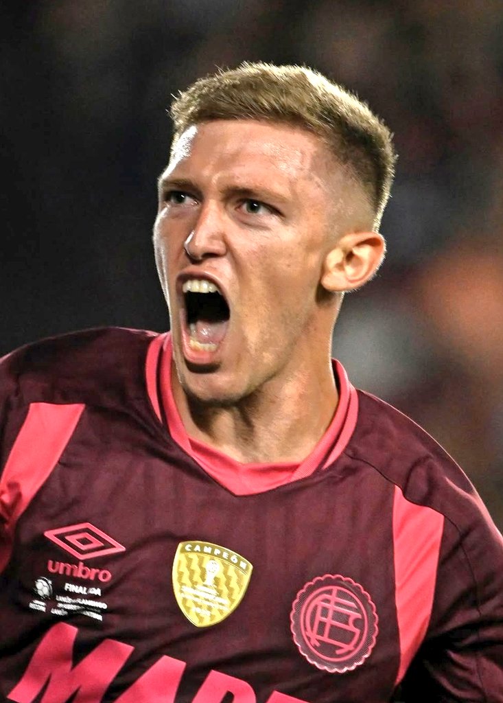 Es un hecho (o casi) que Castillo deje varios billetes y siga su carrera en Fluminense, con Zubeldia y compañía. Ahora, que hacemos? Vamos a buscar un 9 ya, ya!? Lo que hay dando vueltas? O bancamos y en unos meses elegimos con mas calma (y alternativas)???  Pregunto, nada mas 😅