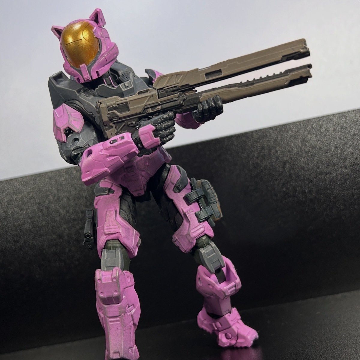 Xero_Reality's tweet photo. Look alive Spartan! 🐱 

#halo #haloinfinite #jazwares #halospotlight #figureposing https://t.co/hUcJPA908D