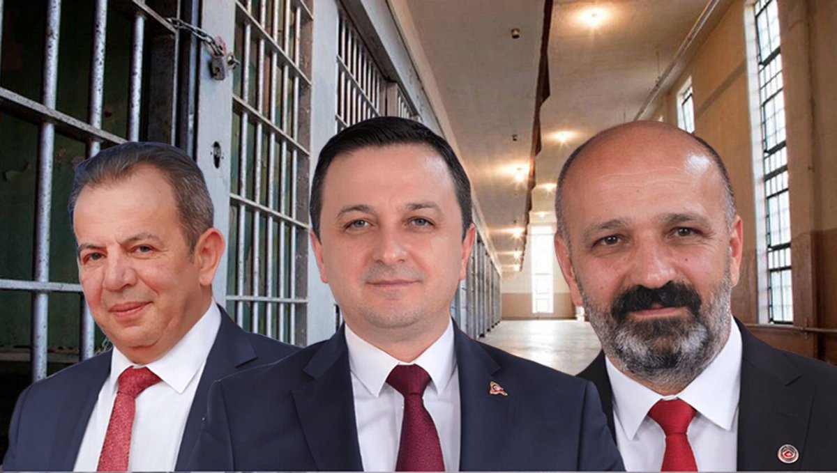 Fenomen başkan Tanju Özcan ve yardımcısı Süleyman Can irtikap suçundan Tutuklanarak Cezaevine Gönderildi. 

Meclis üyesi Ali Sarıyıldız’a ev hapsi.

#bolu #tanjuözcan #irtikap