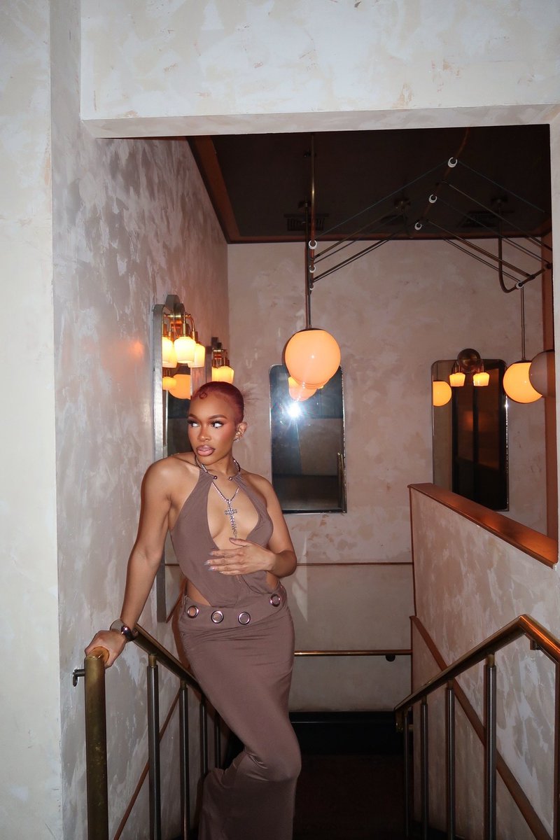 makeupbykhaila's tweet photo. cheers to 29 ✨🎂!! #piscesszn https://t.co/gUjYkYqklq