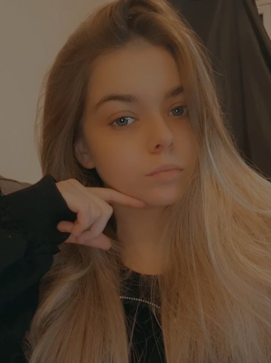 AimsAngelic's tweet photo. You wish your girlfriend looked as pretty as me ♡ https://t.co/WUfFmOQ58k