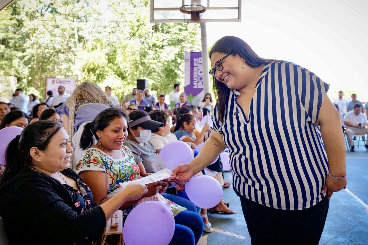 CitlaHM's tweet photo. ¡Iniciamos la semana desde #QuintanaRoo! 

Arrancamos con la entrega del Programa #MujerEsPoder, una iniciativa de la gobernadora @MaraLezama que refleja que gobernar con acento de mujer es reconocer las brechas y trabajar para erradicarlas.

Esta tarjeta brinda descuentos a las beneficiarias en más de 2 mil comercios de la entidad, fortaleciendo su libertad y autonomía financiera.
💳📦

La frase #EsTiempoDeMujeres no es un slogan, es la convicción de todo el @GobiernoMX.

Estaremos realizando diversas actividades en la entidad, les seguimos informando.