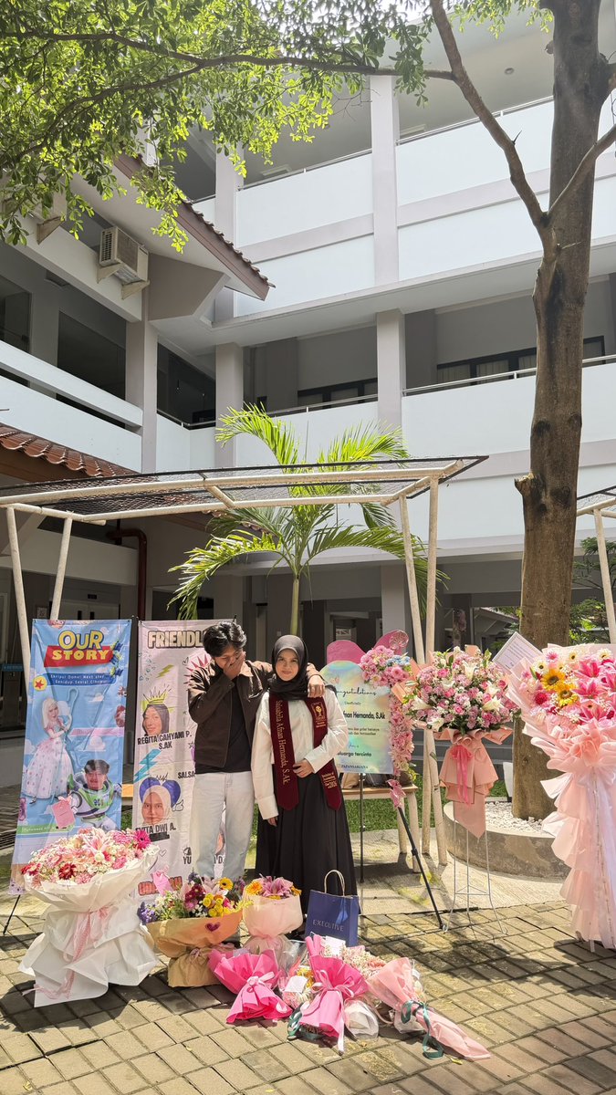 y0uraye's tweet photo. nemenin dari awal sampe akhir, tenangin aku sebelum masuk sidang huhu love ma boy 🥹🩷 https://t.co/GuzMBanmSO