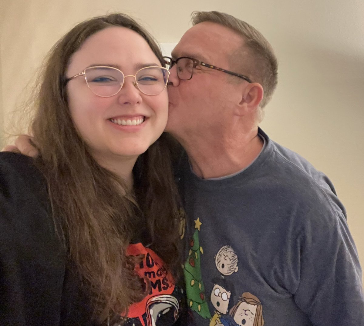 NeveRossa tweet media