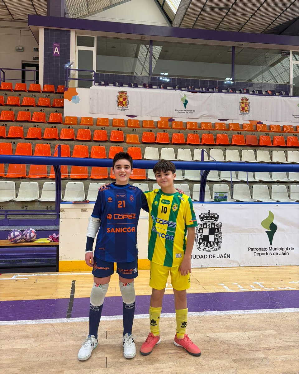 JaenFSbase's tweet photo. 👏🏻 ¡Debut de Hugo y re-debut de Héctor en Primera Andaluza Infantil!

🙌🏼 ¡Enhorabuena, merecidísima oportunidad!

💛 𝑶𝒓𝒈𝒖𝒍𝒍𝒐 de cantera

#SomosJaén💛 #FuturoAmarillo https://t.co/PKST2pOnOs