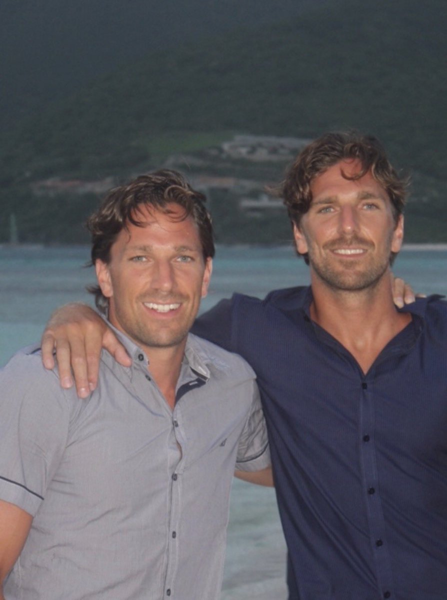 HLundqvist's tweet image. Crazy how much has changed in just a year.. ok 15 but who’s counting.. 🙃
Happy birthday to the best brother in the world! ❤️ #twinning