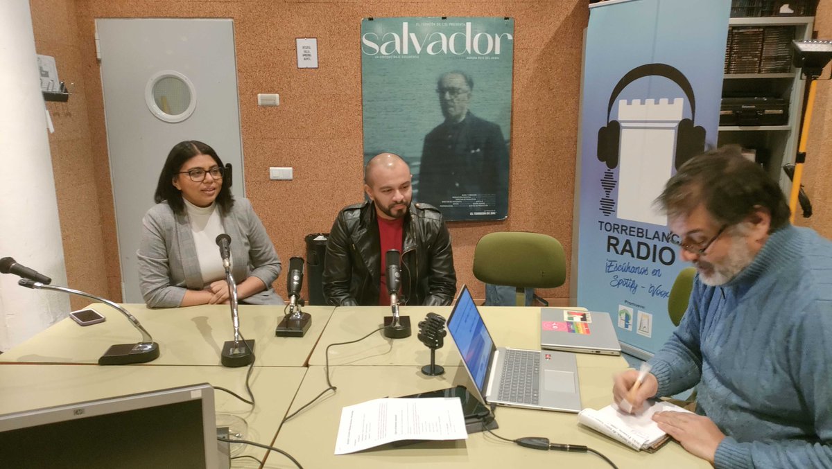FadJuventud's tweet photo. ¡Qué tarde la del pasado 23 en Torreblanca! 🎬✨

Y es que pudimos disfrutar en esta localidad sevillana del docu 'Rebeldía Centroamericana' de @PGELSALVADOR y, aunque fue un encuentro íntimo, el debate posterior sobre el cine como motor de cambio fue de lo más potente. ✊

Además pudieron acompañarnos dos de los jóvenes que lo realizaron Rosa y Ronald, quienes se emocionaron al ver lo lejos que ha llegado su obra.

¡Mil gracias por regalarnos un ratito tan bonito! 🩵
@ayto_Sevilla @cooperacionAND @CAONGD
