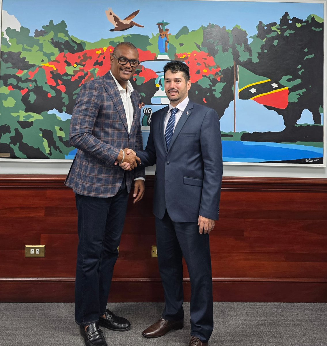 CubaMINREX's tweet photo. 🇨🇺🤝🇰🇳 El embajador @GiuvelOrozco se reunió con el viceprimer ministro de San Cristóbal y Nieves, Dr. Geoffrey Hanley. Abordaron el excelente estado de las relaciones bilaterales y la histórica cooperación entre ambas naciones.

Amplíe⬇️
🔗https://t.co/cd8lrsP9Cd https://t.co/WTxTRHfZ9V