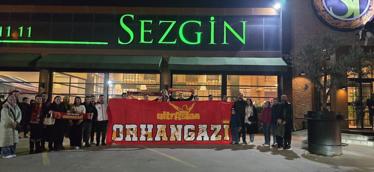uAOrhangazi16's tweet photo. ultrAslan Orhangazi ailesi olarak geleneksel iftar organizasyonumuzu gerçekleştirdik.
Katılım sağlayan tüm renktaşlarımıza teşekkür ederiz.
Birliğimiz daim olsun.

#uAYurtiçi #ultrAslanOrhangazi https://t.co/BqaYUMZkmj