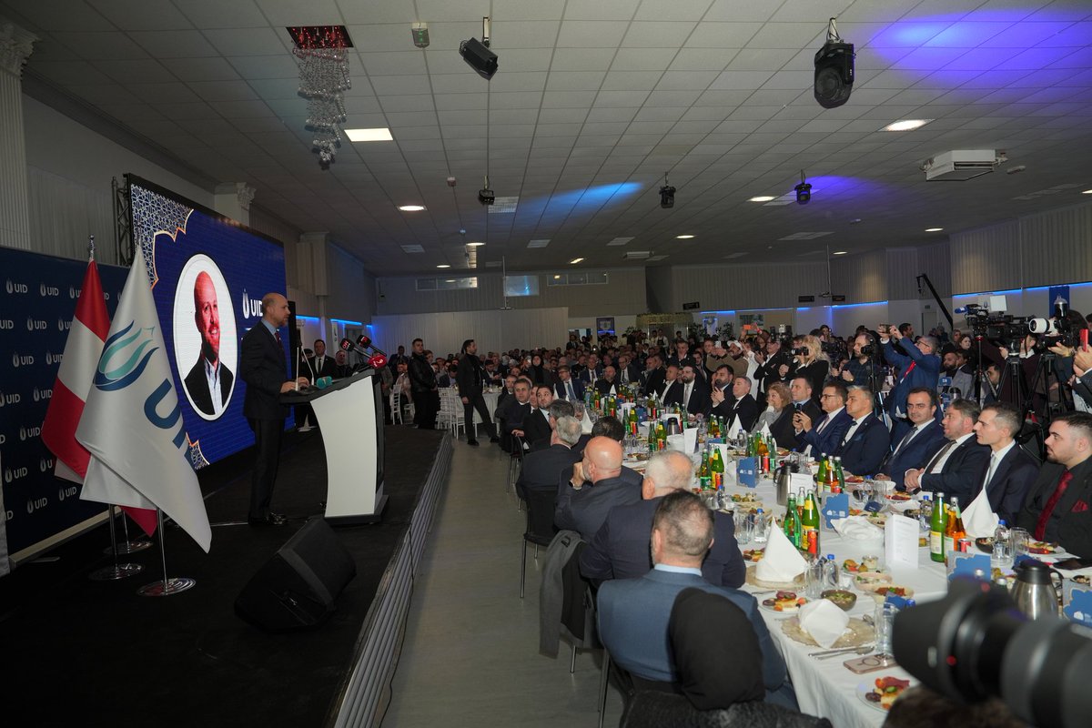 U_I_D's tweet photo. 📍 Viyana

🇹🇷 Viyana Bölgemizin Kurumsal İftar Programı yoğun katılımla gerçekleştirildi.

Programda, @ilimyaymavakfi Mütevelli Heyeti Başkanı Necmeddin Bilal Erdoğan katılımcılara hitap etti.

Konuşmasında, gençliğin eğitimle güçlendirilmesinin ve değerlerine sahip çıkan nesiller yetiştirmenin önemine vurgu yapan Sayın Erdoğan, “Güçlü bir gelecek, kimliğini bilen ve değerlerine sahip çıkan nesillerle inşa edilir.” ifadelerini kullandı.

Kıymetli katılımları ve anlamlı hitapları için Sayın Necmeddin Bilal Erdoğan’a teşekkür ederiz.

📍 Vienna

🇬🇧 The Corporate Iftar Program of our Vienna Region was held with strong participation.

During the program, Mr. Necmeddin Bilal Erdoğan, Chairman of the Board of Trustees of the İlim Yayma Vakfı, addressed the participants.

In his speech, he emphasized the importance of empowering youth through education and raising generations that uphold their values, stating: “A strong future is built by generations who know their identity and stand firm in their values.”

We sincerely thank Mr. Necmeddin Bilal Erdoğan for his valuable participation and meaningful address.

#UID #Ramadan