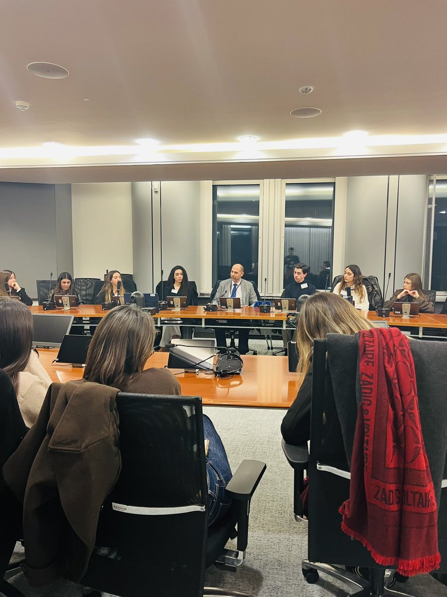 fnavarrete_'s tweet photo. Hoy, en el @Europarl_EN, he recibido la visita de un grupo de estudiantes de la @UniBarcelona y de la @UAOCEU.

Hemos hablado sobre el #eurodigital, el #MercadoÚnicoEuropeo, las inversiones y la competitividad y, de forma más general, sobre la situación económica en #Europa. https://t.co/2pauoMo6tq