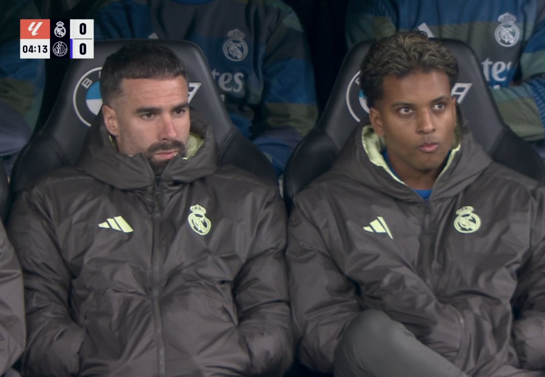 📸 - Carvajal and Rodrygo on the bench.