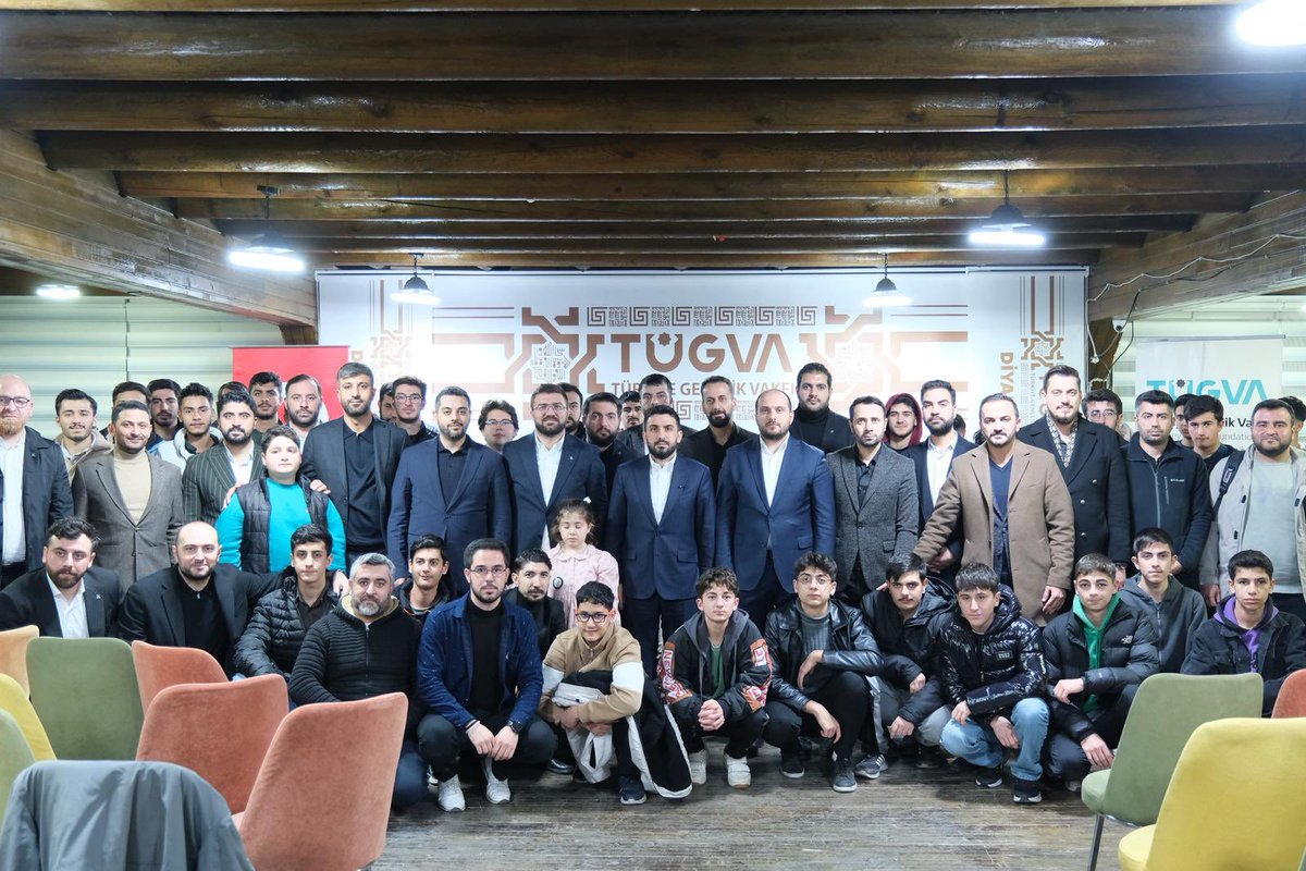 ibrahim_besinci's tweet photo. 📍Diyarbakır İl Temsilciliği

Taşına inanç, toprağına kardeşlik sinmiş şehir!👋🏻 

Yol çetin ama yoldaşlığımız var,
mesafe uzun ama gönlü diri tutan muhabbetimiz var!💪🏻 https://t.co/6pLsu33LhV