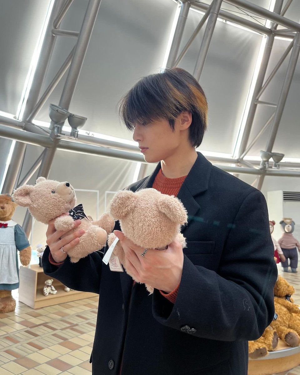 ppanginnie's tweet photo. my soft cutie yenie 🐻☕🧸📋🧋🍪 https://t.co/52a7PgaNjM