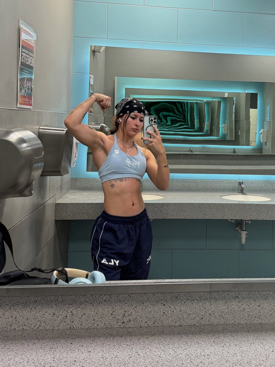 lowlife pro wrestler ブルック・ハボック tweet media