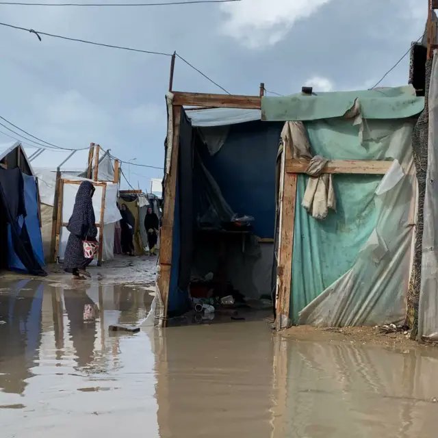 OmAhmd52000's tweet photo. Hello, I'm a mother from Gaza living in very difficult circumstances. Our house was destroyed by the bombing. I'm begging you for help; my financial situation is dire. 😭😭😭 https://t.co/aNCOpBeWnX