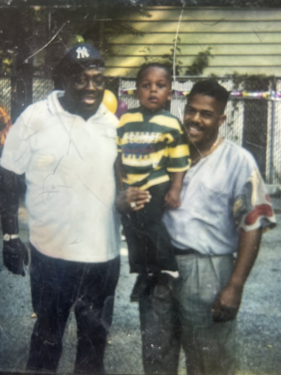 BIG QUEENS tweet media