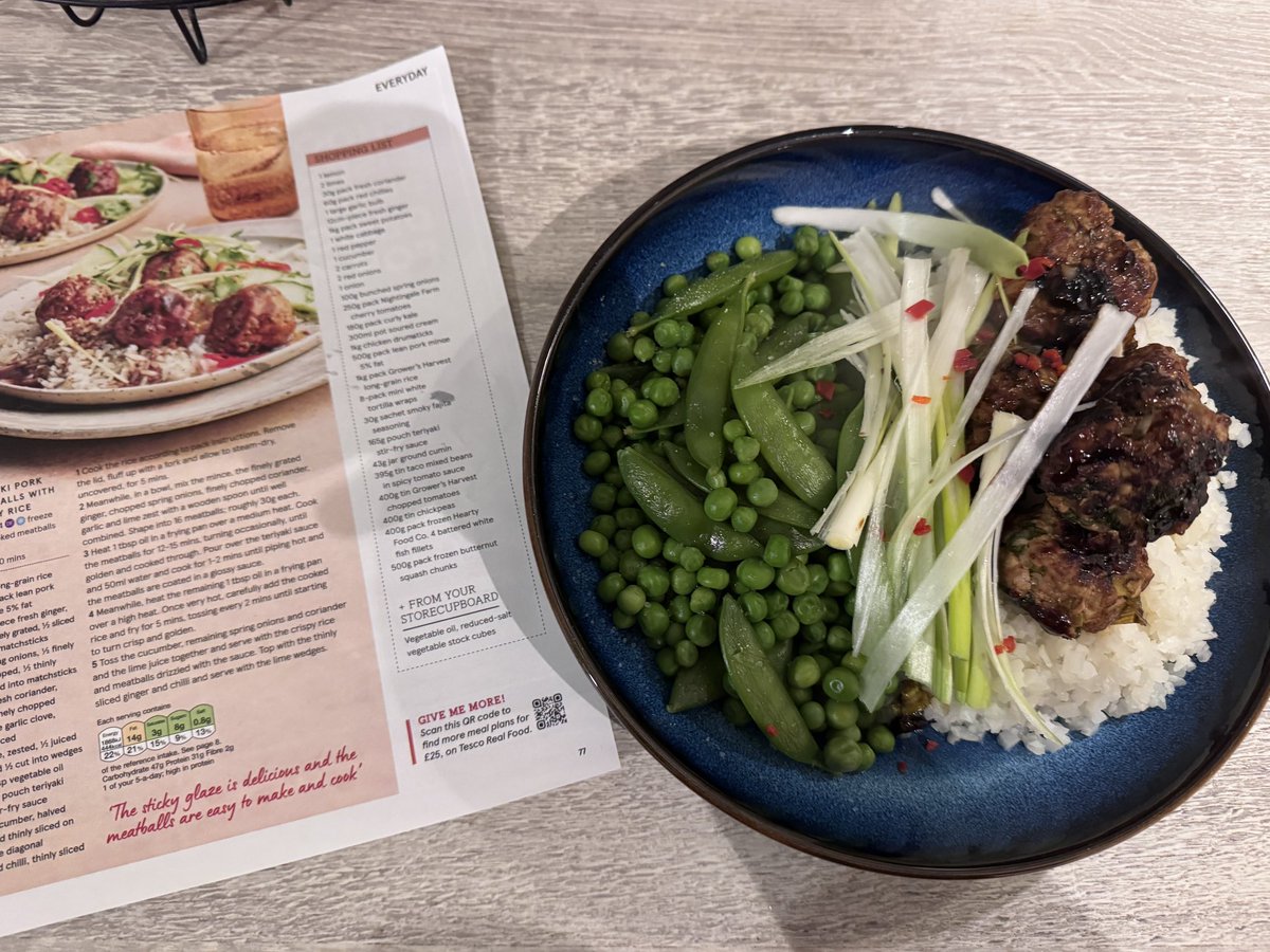 Angetheadj's tweet photo. This was absolutely lovely. I sadly couldn’t get Chinese leaf in Tesco so used peas and sugar snap peas instead. #tescomagazinerecipes https://t.co/ykDRyXLrgz