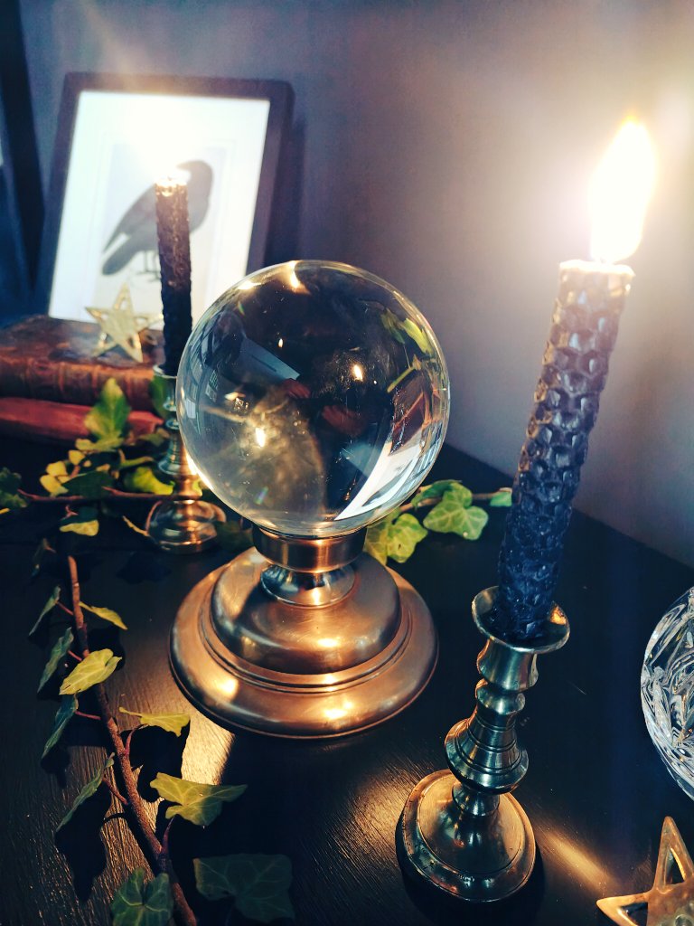 WickedVintageUK's tweet image. Lovely little #crystalball with antique miniature spell candle holders, #witchy altar set!! In store tomorrow!! 🕯️🔮🕯️