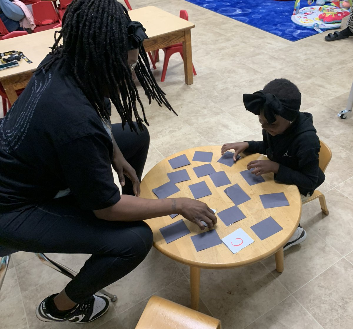 ThriveRichland's tweet image. Play matching games with your toddler like shape sorting or simple puzzles. Matching and sorting activities help build problem-solving skills and strengthen fine motor development, all while having fun! #toddler #matchinggame #parentingtips